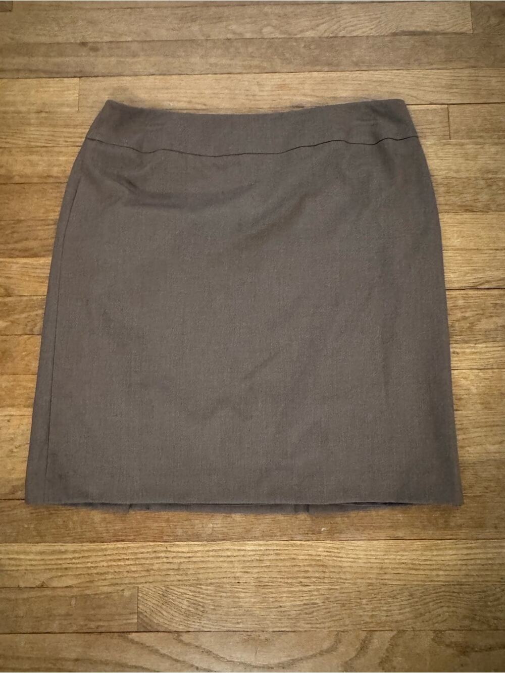 Tahari Arthur S Levine Women's Brown Knee Length Pencil Skirt - Size 16
b62